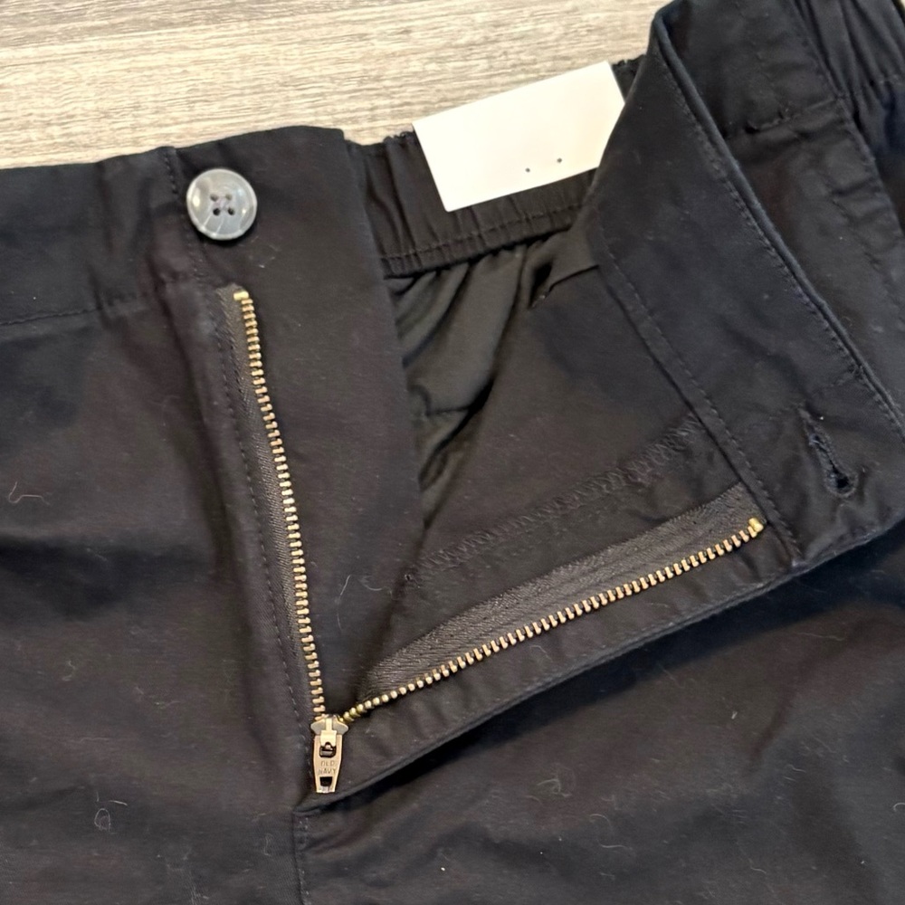 Old Navy Black Chino Shorts . Women size M.
NWT - Picture 3 of 7